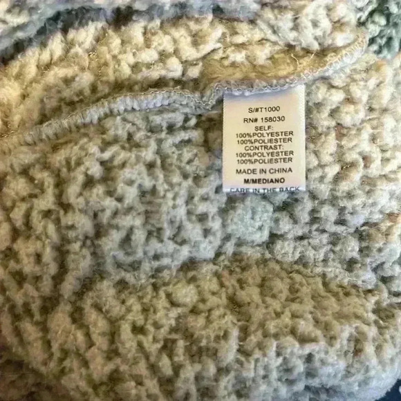 Love Tree Sherpa Pullover Size Medium - Picture 5 of 5